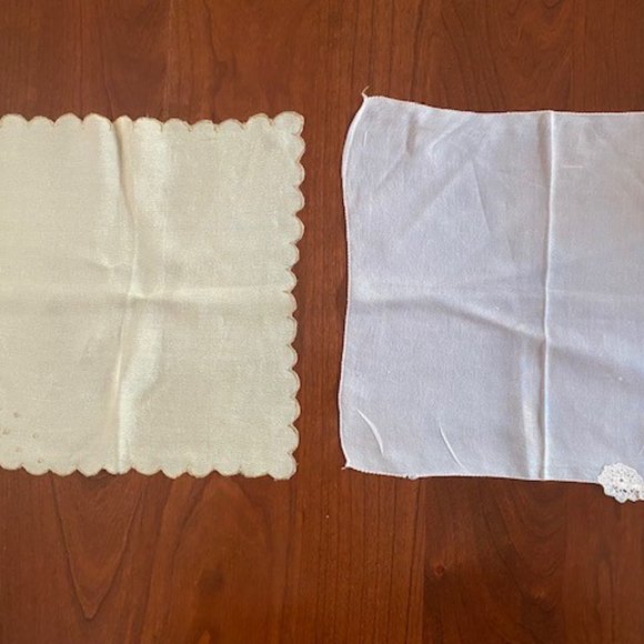 PRECIOUS VINTAGE HANKIES! Set of two! Gorgeous little pieces of art! - Picture 6 of 6
